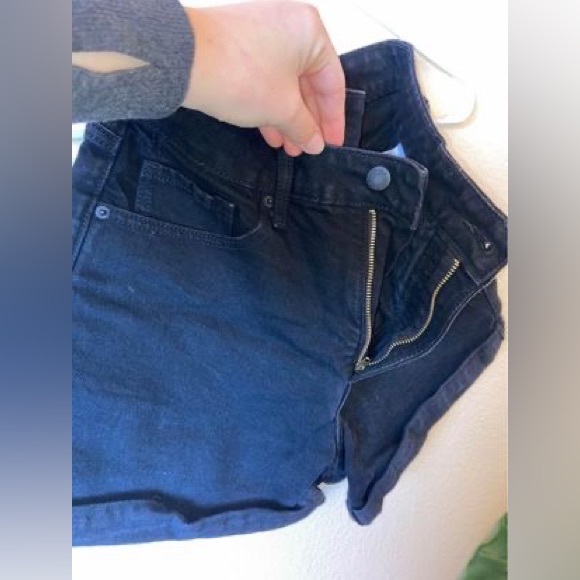 Old navy shorts - Picture 2 of 5